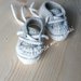 Scarpine sneakers neonato colore bianco e grigio chiaro  - uncinetto - nascita - baby shower