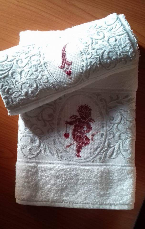 Set asciugamani spugna con ricamo punto croce angeli