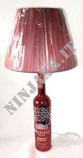 Lampada Bottiglia da tavolo vuota Vodka BELVEDERE Red Edition idea regalo riciclo creativo riuso arredo