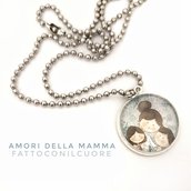 Collana girocollo con ciondolo cabochon Amori di Mamma realizzato da Fattoconilcuore