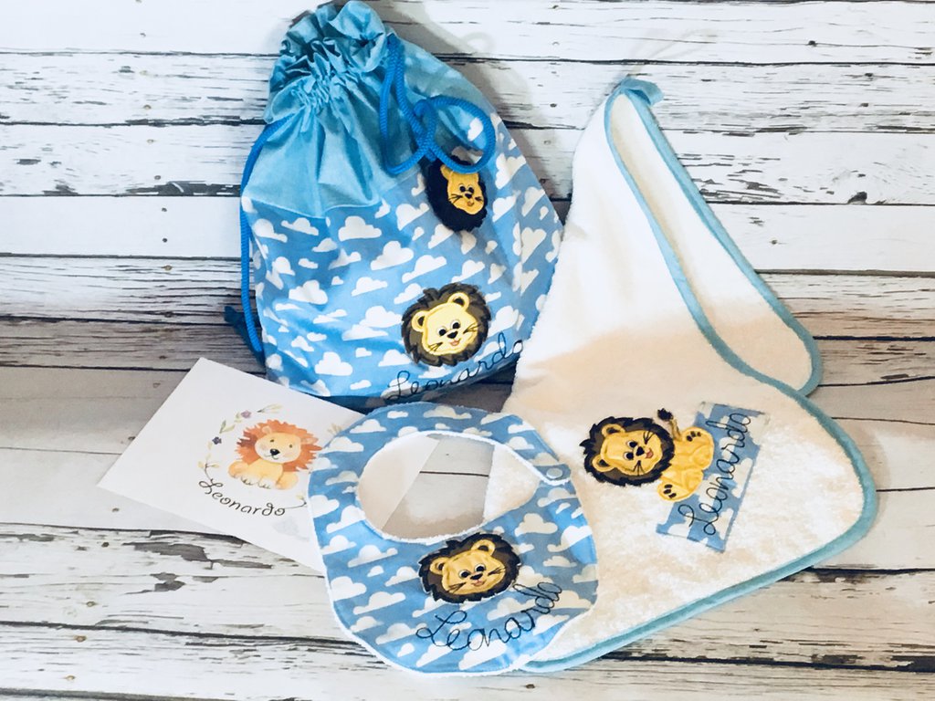 Set coordinato personalizzato bavaglino e asciugamano per scuola e asilo  regalo nascita futura mamma orsetto leoncino