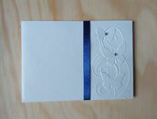 Partecipazione matrimonio elegante apertura a libro con farfalle e nastro blu