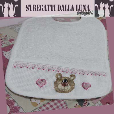bavetta ricamata a punto croce con orsetto bear cross stich bavetta ricamata a punto croce con orsetto bear cross stich