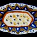 Porta saponetta di ceramica, formata da vassoio e tavoletta forata con motivi blu e orange