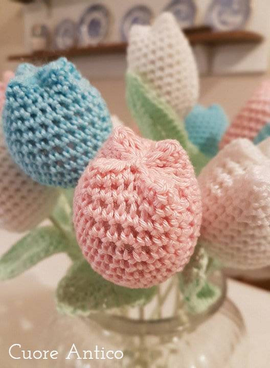 LANA ALL'UNCINETTO PERFETTAMENTE lavorata fiori artificiali fatti a mano giglio della valle EUR