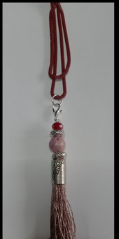 Long necklace bordeaux tassel antique pink