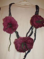 Collana o cinturino di fiori in lana infeltrita a mano