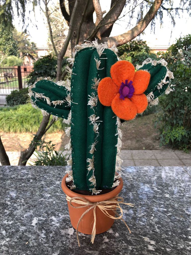 Vaso di terracotta con cactus grande di feltro e fiore arancione ... Vaso per cactus grande