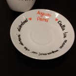 Papà elegante con una tazza di caffè | Vettore Gratis