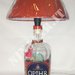 Lampada da tavolo Bottiglia vuota London Dry Gin Opihr idea regalo riciclo creativo riuso arredo design