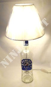 Lampada da tavolo Bottiglia Rum Brugal idea regalo riciclo creativo arredo design riuso abat jour