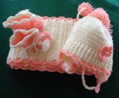 Completo neonata scarpine, cappello e scarpa all'uncinetto