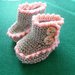 Scarpine neonata a maglia con bottoni in legno
