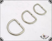 10 anelli D, spazio interno mm. 20,  in metallo a filo tondo apribile, colore argento 