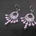 Orecchini pendenti  chandelier con perle lilla. 