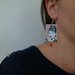 Haudrey Hepburn orecchini di carta con citazione e perla rossa