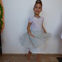 Abito elegante per bambini in colore grigio, abito da sera, abito a manica corta realizzato con top in cotone, fondo tull e tessuto crinolina,