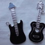2 chitarre nere di diverso modello