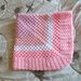 Coperta da carrozzina rosa fatta a mano, coperta neonata ad uncinetto, coperta bebè rosa variegata, pronta consegna