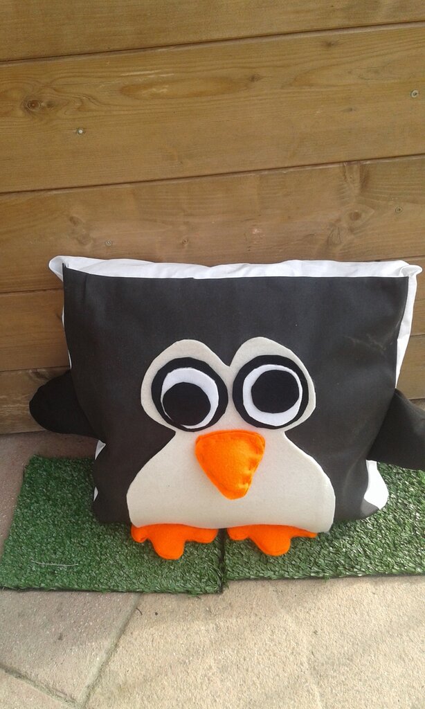 Cuscino Peluche Pinguino Con Faccia Sorridente – Morbido E Abbracciabile – 55 Cm – Regalo Per Bambini E Adulti - 3