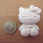 *150*Gessetti artigianali di colore bianco HELLO KITTY SEDUTA CON CUORE CUORICINO SUL PETTO , Bomboniera Compleanno, Segnaposto, chiudipacco, Nascita, comunione, ecc