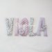 VIOLA: lettere di stoffa lilla per comporre il suo nome!