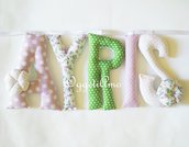 AYRIS: una ghirlanda di lettere imbottite lilla e verdi per decorare la sua cameretta con fiori e pois