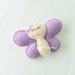 Una farfallina lilla in feltro fatta a mano come idea regalo: una calamita primaverile come idea regalo per la festa della mamma