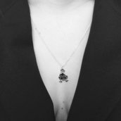 Collana con rana Collana con rana