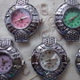 5 orologi di colori diversi