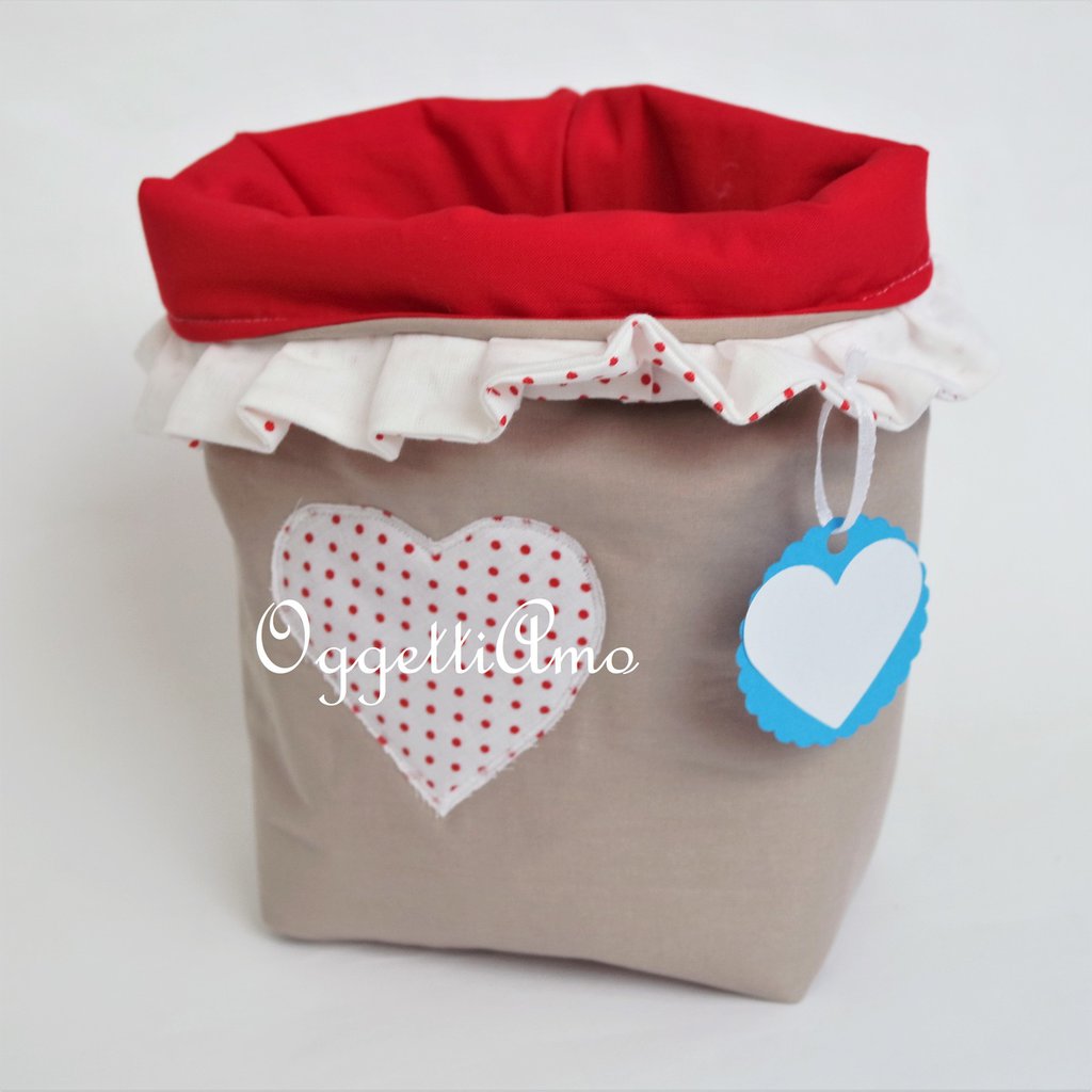 Un sacchetto portapane in stoffa fatto a mano: un cestino per il pane  versatile ed originale!