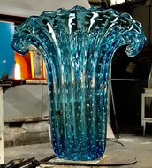Vaso in vetro di Murano, in vetro soffiato, colore blue chiaro, ideale per arredamenti e decorazioni