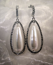 Orecchini placcati in argento con strass e grande perla d'acqua dolce (OR37)