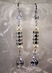 Orecchini placcati argento con cubic zirconia, strass e perle bianche (OR38)