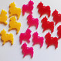 (634) Lotto chihuahua ciondoli in plexiglass colorato