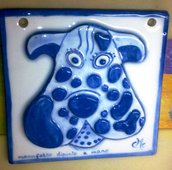 4 e ultima mattonella di ceramica con testa di cane ottenuta da un triangolo il  colore azzurro
