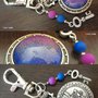 PORTACHIAVI ALICE 2 - con cabochon multichrome blu fucsia