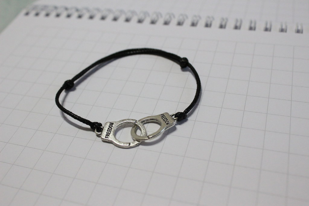 Bracciale Manette In Acciaio Inox Per Coppie O Migliori Amici: Regolabile, Design A Manette, Non Arrugginisce, Non Provoca Allergie. Disponibile In Argento, Nero, Oro Rosa. Confezione Regalo.