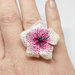 Anello con giglio bianco, anello giglio bianco, anello fiore bianco, anello floreale, anello primavera, porcellana fredda, pasta di mais