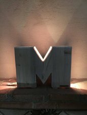 Lampada lettera M in legno con luci LED - Lampada per bambini - Lampada per camerette