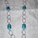 collana con catena e perle azzurro metalizzato