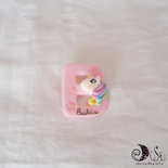 bomboniere lettera decorata unicorno arcobaleno ciondolo