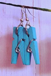 Orecchini con mini mollette in legno - Azzurre