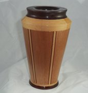 Vaso in legno di okumè, faggio e padouk