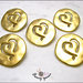 5 bottoni cuore traforato mm. 26, in metallo cromato colore oro, attaccatura con gambo 