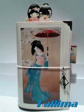 Astuccio per Traveler's notebook  KALLIDORI stile Geisha fatta a mano in gomma eva   e carta stampata plastificata.