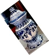 Vaso con tappo di maiolica manufatto dipinto a mano con monocolore blu e sue sfumature