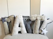 Set di 5 cuscini materasso a forma di lettera per decorare la cameretta di Martino