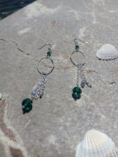 lunghi pendenti con cristalli tondi  Swarovski color smeraldo e  cristallo