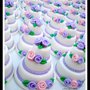 Mini wedding cake in pasta di mais con roselline rosa e lilla. Realizzate a mano